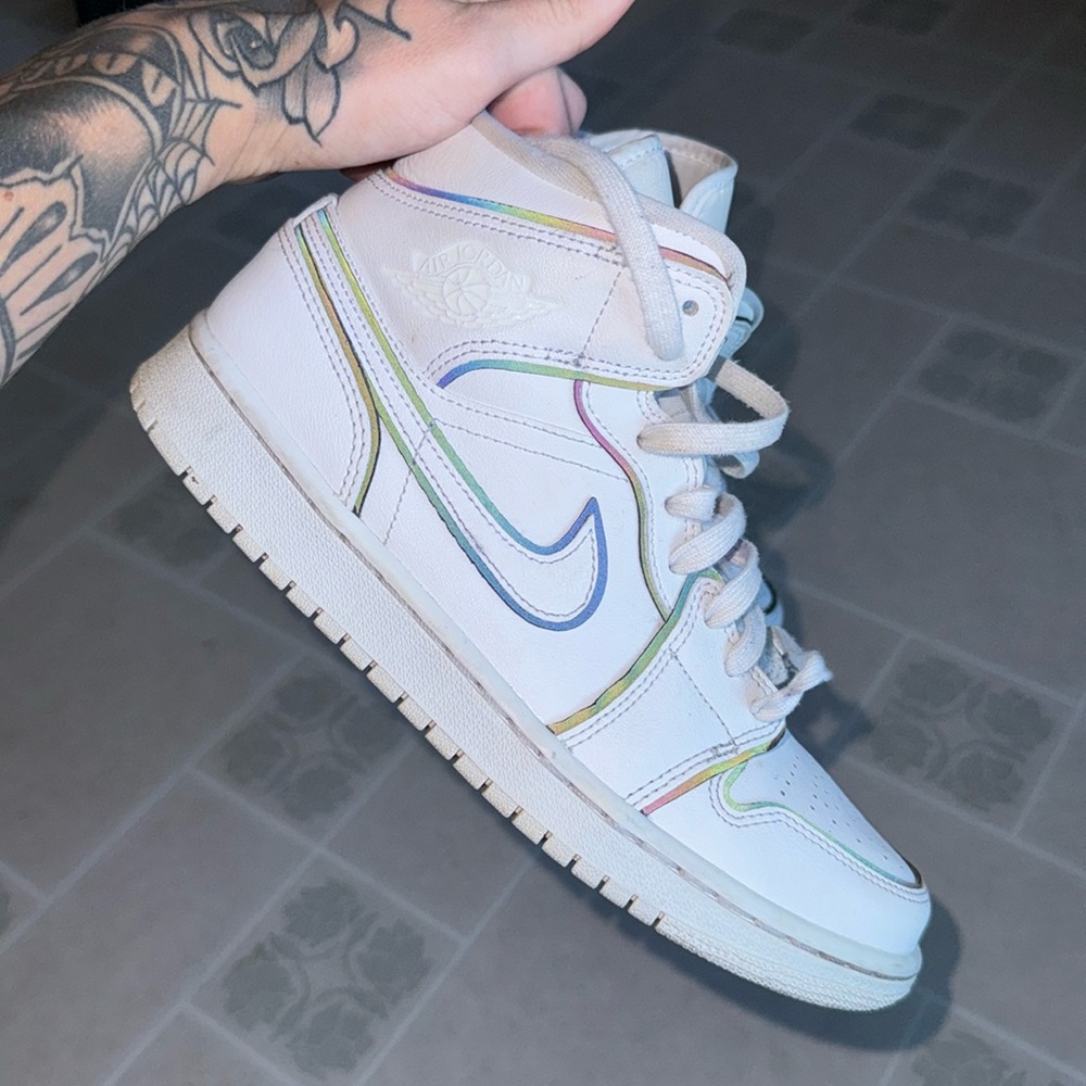 Air Jordan 1 iridescent swoosh 8.5 women's